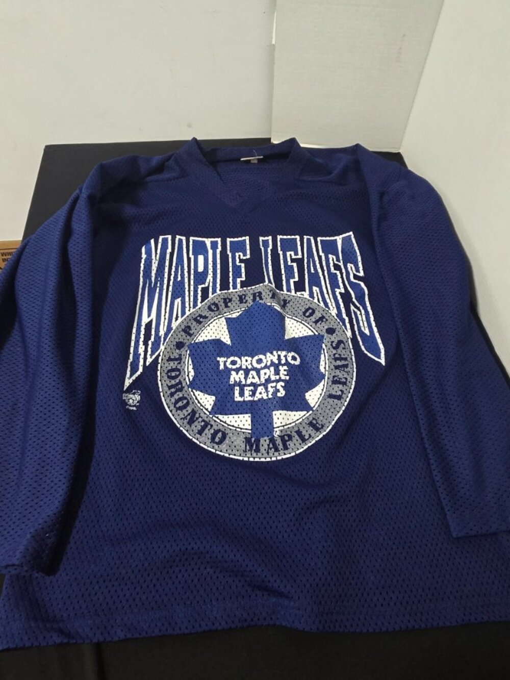 🍁🏒 VINTAGE TORONTO MAPLE LEAFS MESH HOCKEY JERSEY – XL – MADE IN CANADA! 🏒🍁 - Picture 7 of 9